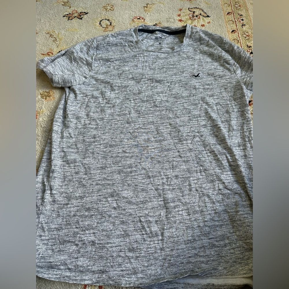 Hollister Grey Tee Like New